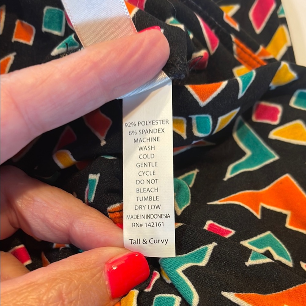 Colorful Geometric Patterned LuLaRoe Women’s Leggings - Picture 4 of 7